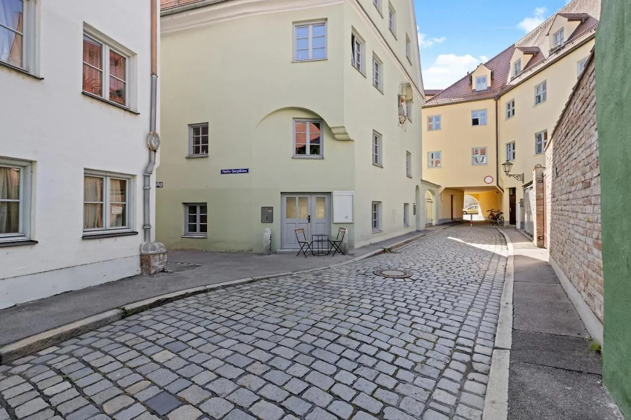 Innenstadt- Parken- Naehe Rathaus Augsburg 0*,